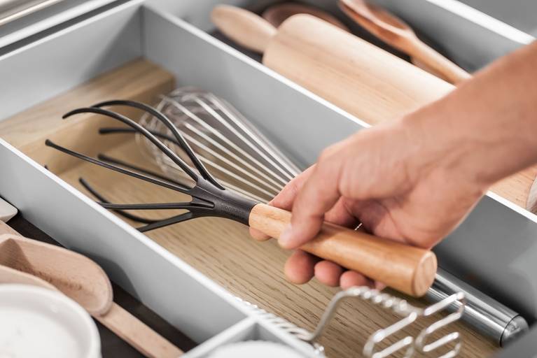 Plentiful space in KingSize compartments of SieMatic kitchen drawers for tall items